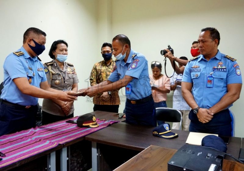 Autoridades timorenses entregam documentação dos 13 imigrantes ilegais à embaixada indonésia em Díli