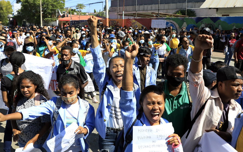 Estudantes universitários protestam contra pagamento de propinas