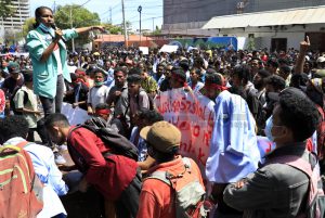 Estudantes universitários prosseguem protestos contra pagamento de propinas