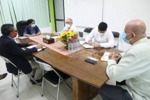 MS e Embaixador cubano discutem formação médica especializada em Timor-Leste