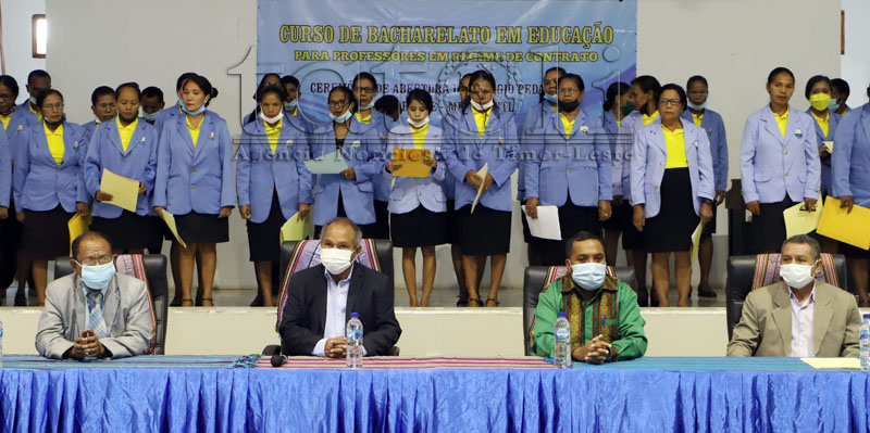 Mais de 2.500 professores que concluíram bacharelato iniciam estágio pedagógico
