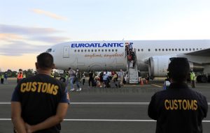 Doze mil doses da vacina AstraZeneca vindas de Portugal chegaram a Timor-Leste