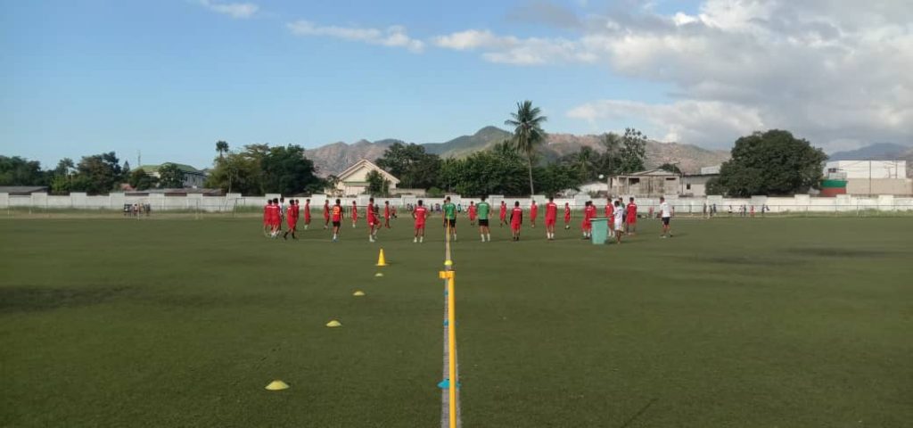 Jogadores da seleção nacional começam treino para campeonato de futebol da ASEAN
