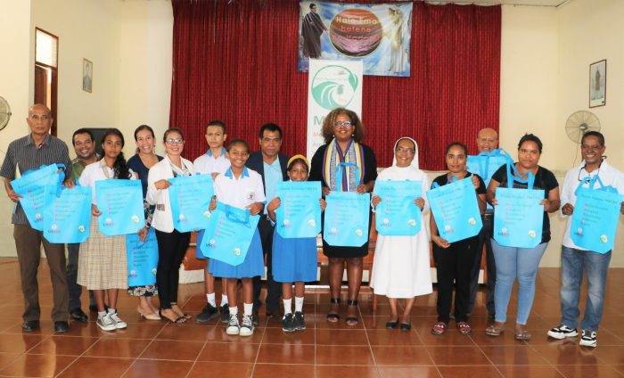 USAID apoia escola Canossa com cinco mil sacos biodegradáveis