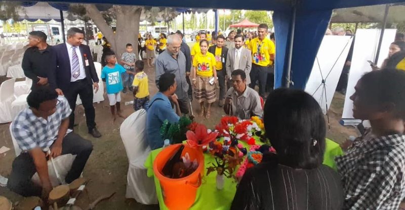 Lixo por dinheiro: portadores de deficiências visuais e a arte de reciclar o velho no novo