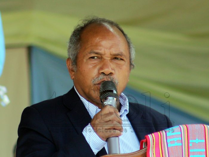 Língua portuguesa nas escolas exige materiais didáticos em português