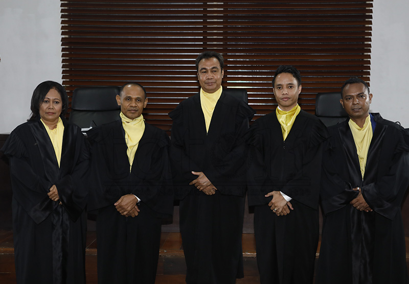 Empossados juízes para tribunais de primeira instância