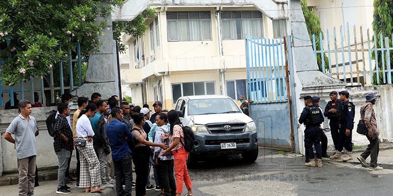 Professores contratados reivindicam acesso à carreira docente