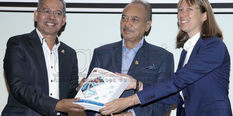 BAD alia-se a Governo para modernizar transportes públicos
