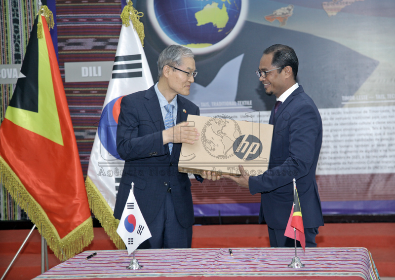 Coreia do Sul oferece equipamentos informáticos ao MNEC