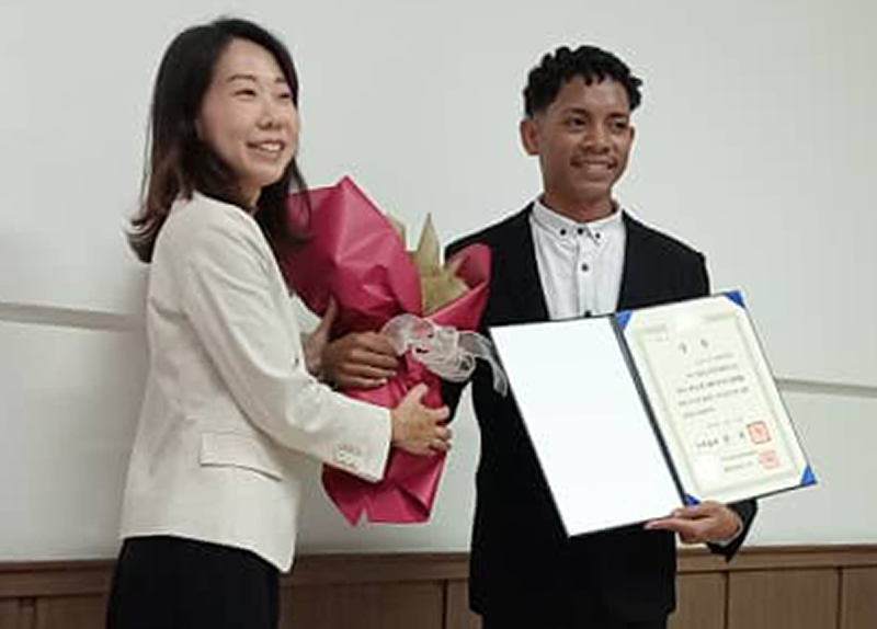 Proficiência de Hipólito Branco em coreano leva-o a vencer prémio internacional