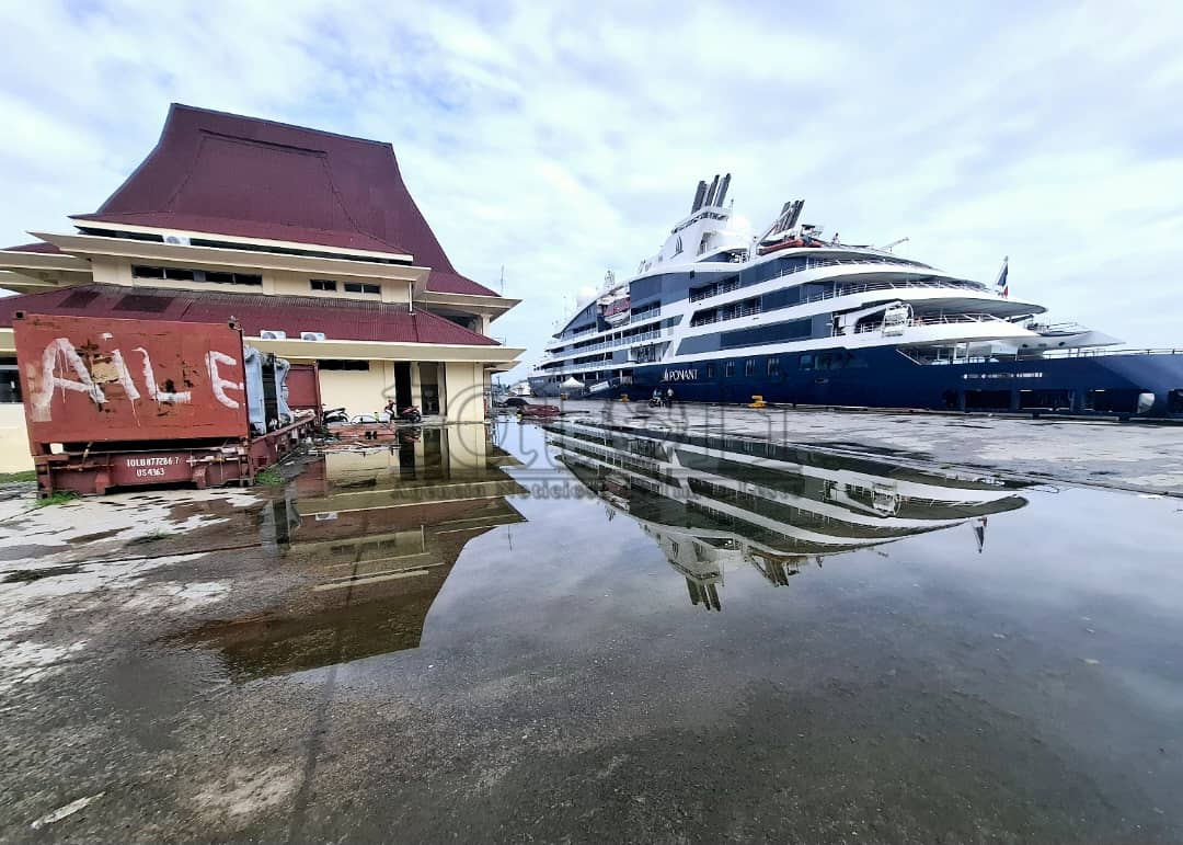 Cruzeiro Le Laperouse atraca em Díli