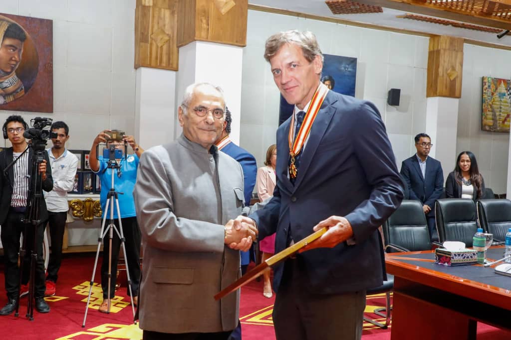 Marc Weinstock e Bernard Harborne condecorados com Medalha da Ordem de Timor-Leste