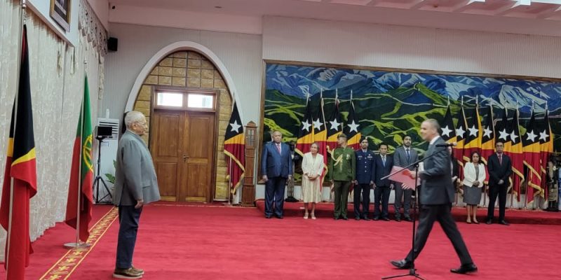 PR recebe credenciais de novo Embaixador de Portugal