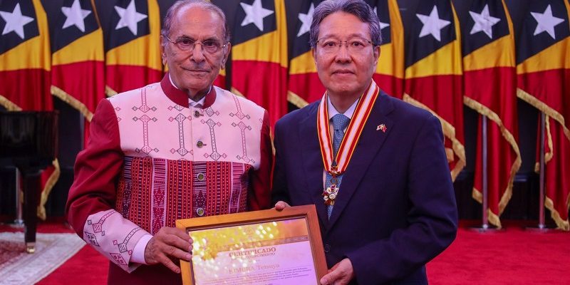 Embaixador do Japão condecorado com Colar da Ordem de Timor-Leste