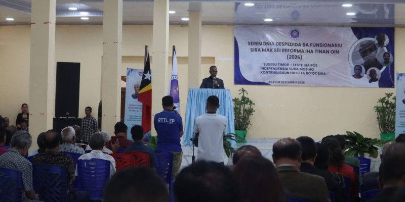 Mais de 1.900 funcionários públicos em idade de reforma recebem certificados de reconhecimento