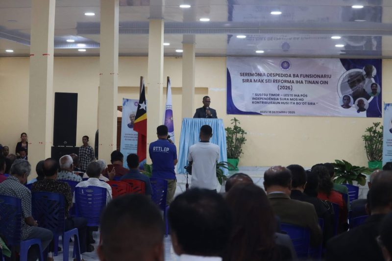 Mais de 1.900 funcionários públicos em idade de reforma recebem certificados de reconhecimento