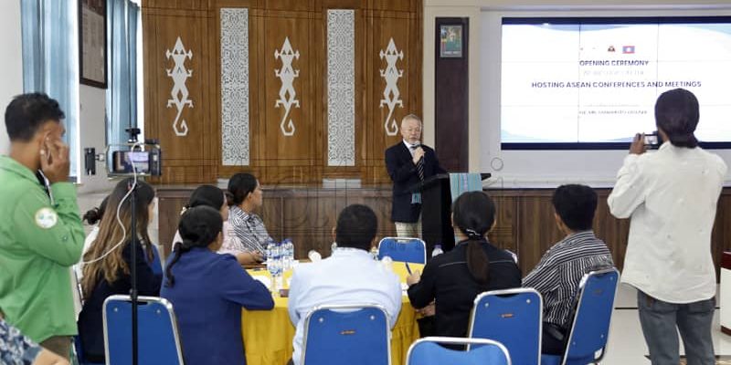 Funcionários públicos reforçam para organizar reuniões da ASEAN