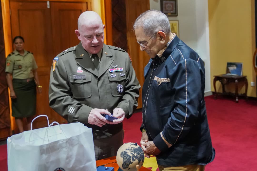 Major-General da Guarda Nacional de Rhode Island destaca cooperação com Timor-Leste