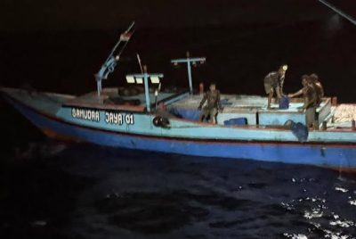 Embarcações estrangeiras continuam a explorar ilegalmente águas nacionais