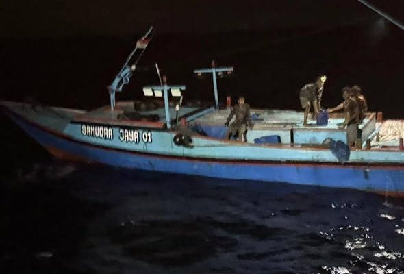 Embarcações estrangeiras continuam a explorar ilegalmente águas nacionais