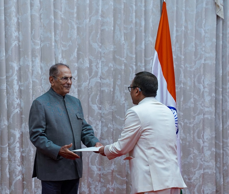 Novo Embaixador da Índia entrega credenciais ao Presidente da República