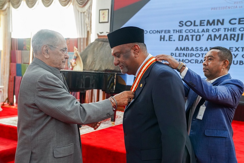 Amarjit Singh condecorado com Colar da Ordem de Timor-Leste