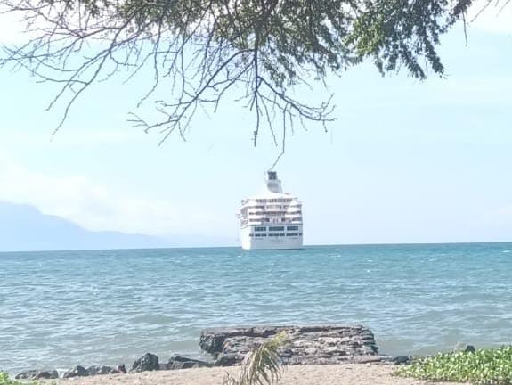 Cruzeiro Odyssey atraca em Díli com 294 turistas e 200 tripulantes a bordo