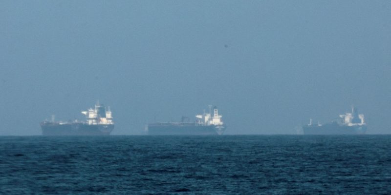 EUA ordenam a 28 navios que invertam rota no âmbito do bloqueio a portos iranianos