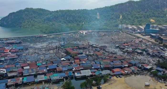 Incêndio destrói cerca de mil casas na Malásia