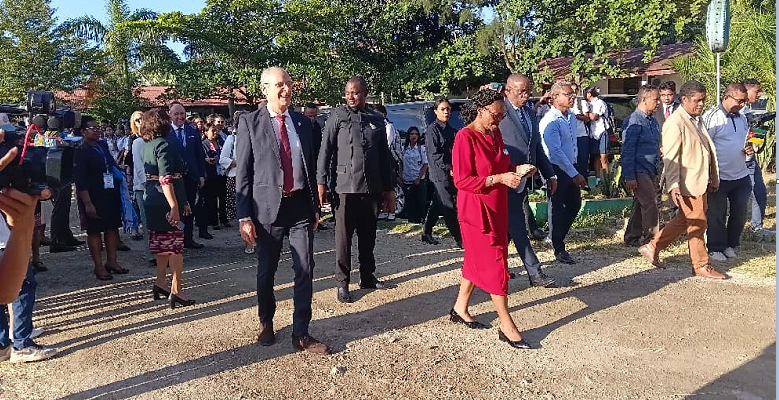 Delegação ministerial da CPLP visita Escola Amiga da CPLP em Díli