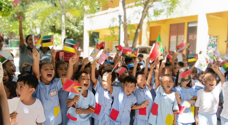 Secretária de Estado da Administração Escolar de Portugal enaltece ensino de português durante visita à escola CAFE em Díli