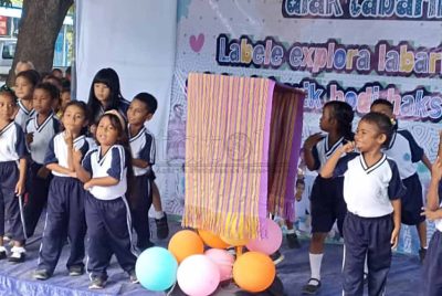 Milhões de crianças recorrem à IA para estudar, avisa a UNICEF